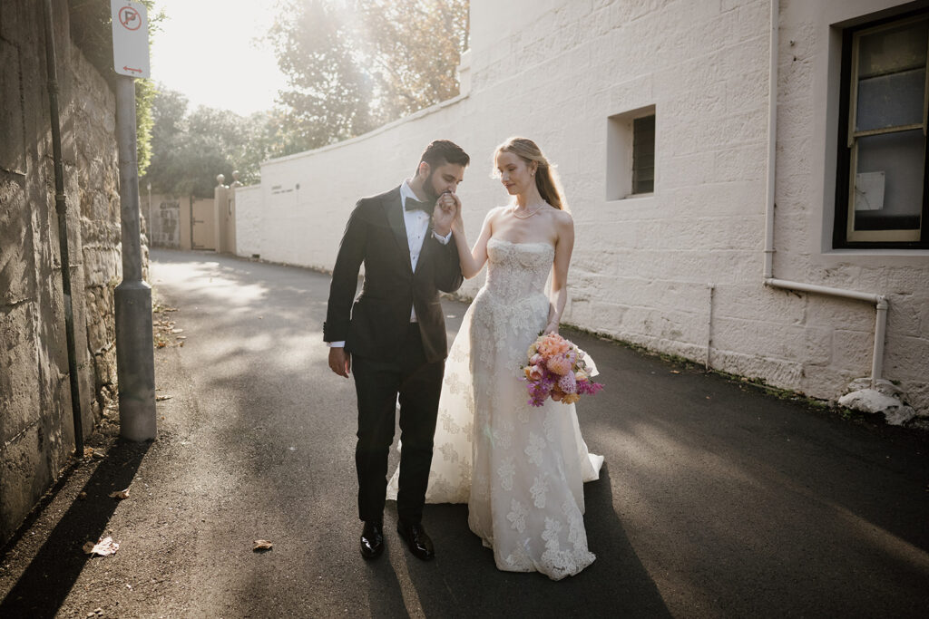 Relaxed and natural portraits of couple on their wedding dat at Lindesay House by Sydney wedding photographer Scott Surplice